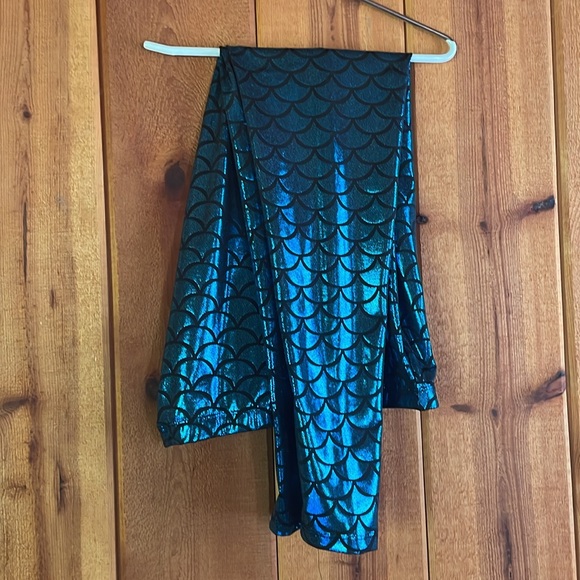 DIY Flounder from Little Mermaid (yellow midi dress with mermaid scale leggings) - Picture 6 of 6